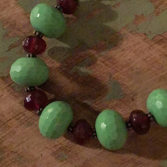 Jewelry - Green and red short necklace